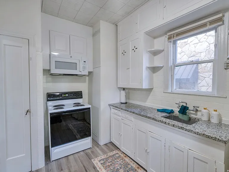 311 E Lullwood Ave — Photo 4
