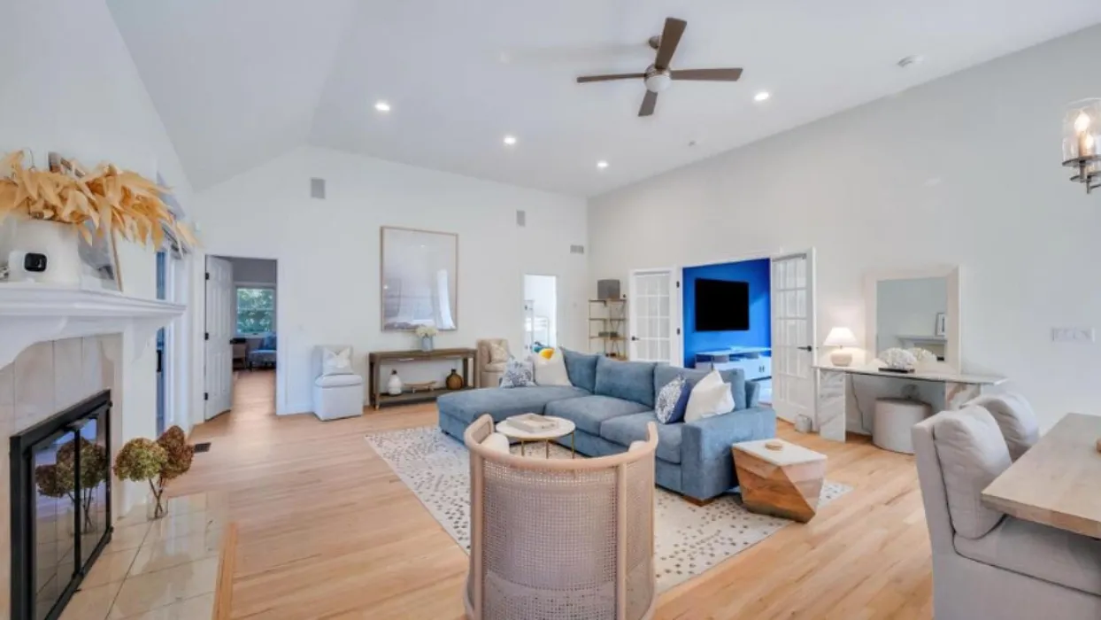 Classic Southampton Home, Perfect for Friends and Families — Photo 4