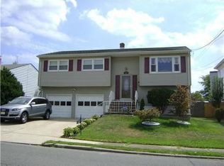639 Franklin Dr, Perth Amboy, NJ 08861