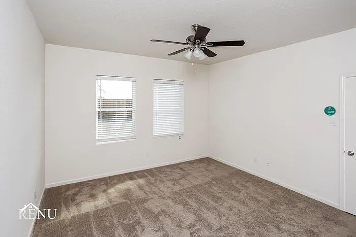 471 London Dr — Photo 16