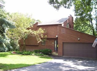 141 Castlewood Dr, Carpentersville, IL 60110