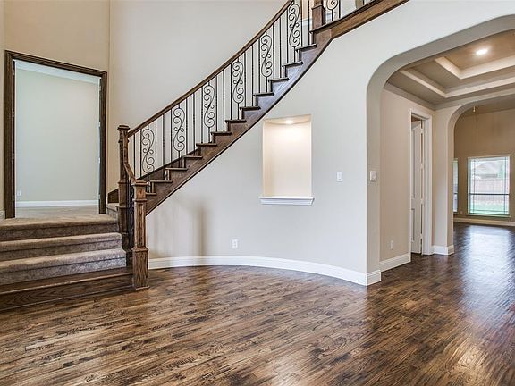 4th image of 1711 Thackery Ln