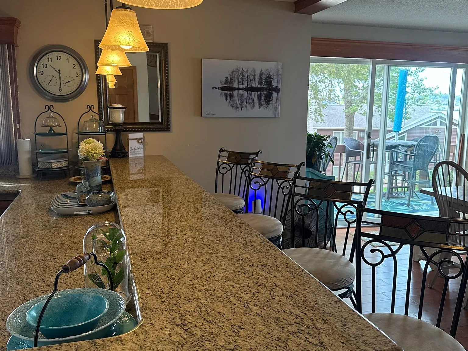 2 bed, 2.5 bath, 2328 sqft, $2,400 — Photo 2