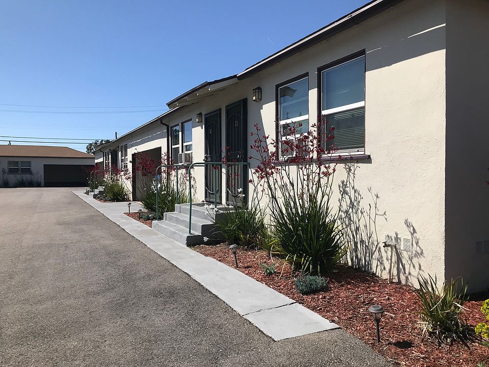 Charming studio apartment in a secure and relaxed setting that is convenient to many local stores and easy access to the freeways.