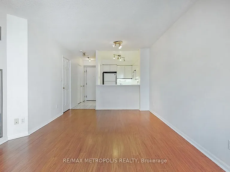 7 Carlton St #1114 — Photo 7