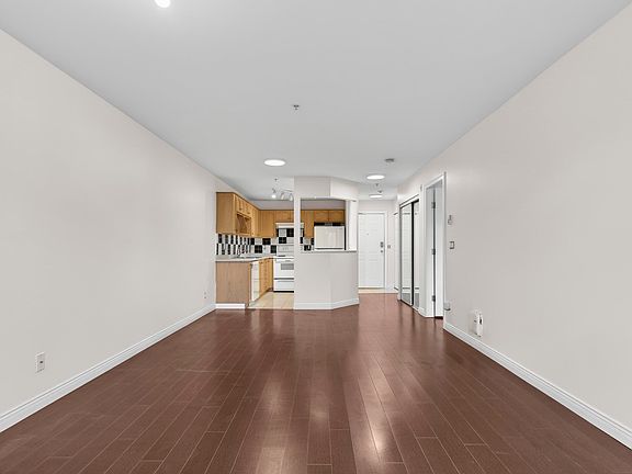 5th image of 2615 Jane St #405
