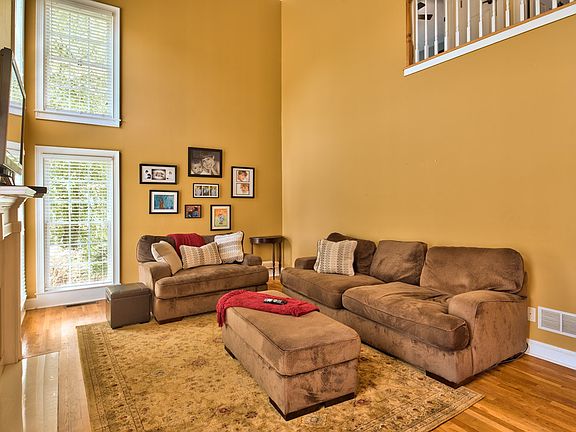 5th image of 1240 Westminster Way