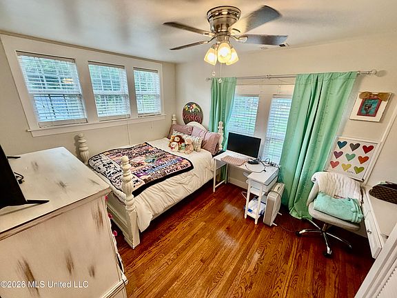 5th image of 601 N Deer Creek Dr W