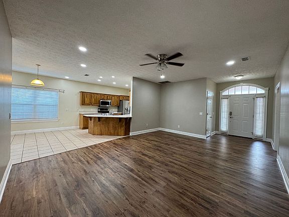 4th image of 5313 Seneca Ln