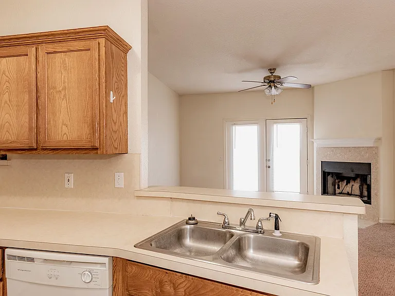 1609 Walnut St — Photo 6