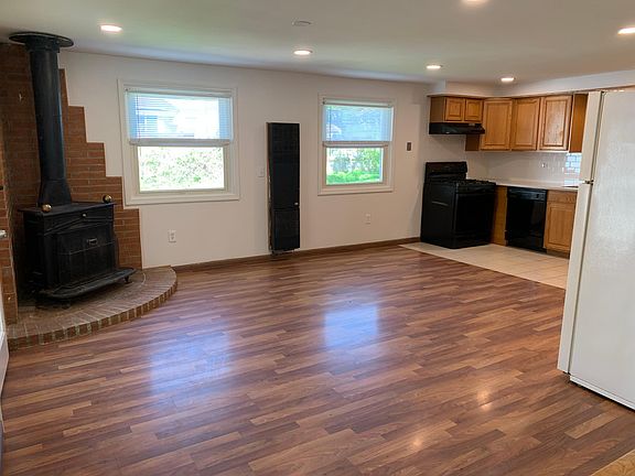 2nd image of 21549 Hamilton Ave