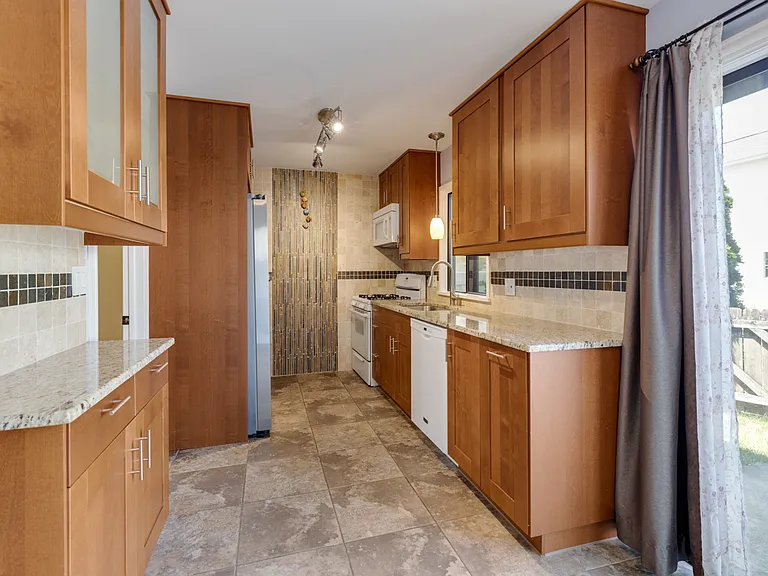 740 Lakeview Pt — Photo 10
