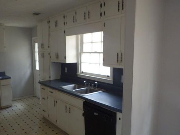 4th image of 2961 Randolph Ct NE