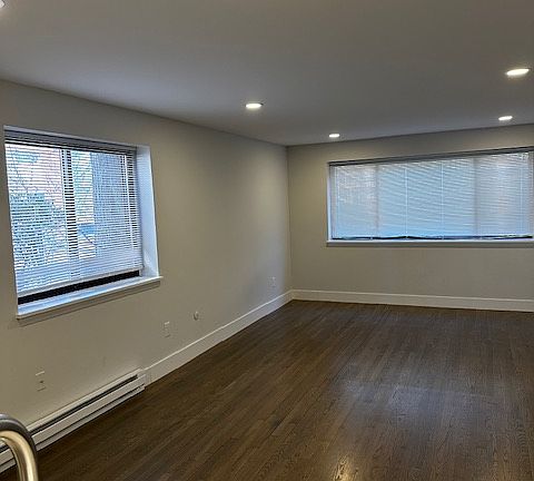 4th image of 300 Hammond Pond Pkwy #103