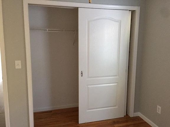 4th image of 96 Edgegrove Ave