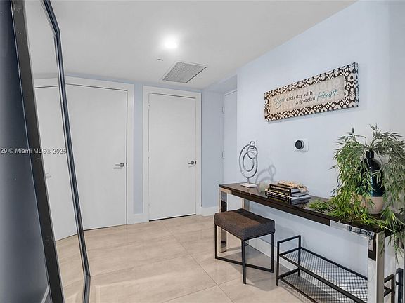 4th image of 500 Brickell Ave APT 1701