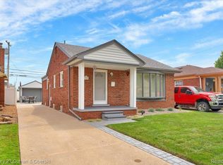 13285 Sycamore St, Southgate, MI 48195
