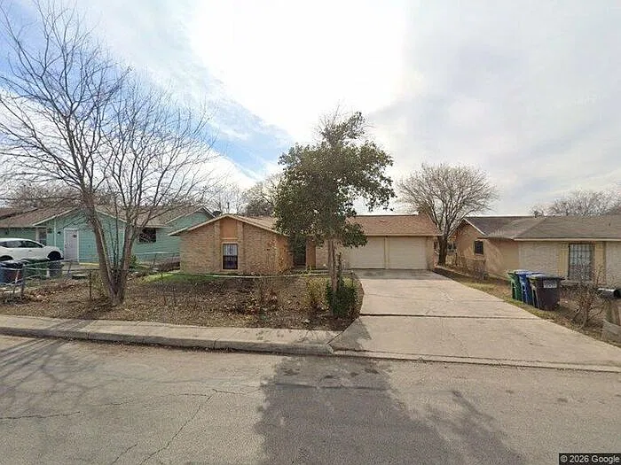 3 bed, 1.5 bath, 966 sqft, $1,699 — Photo 1