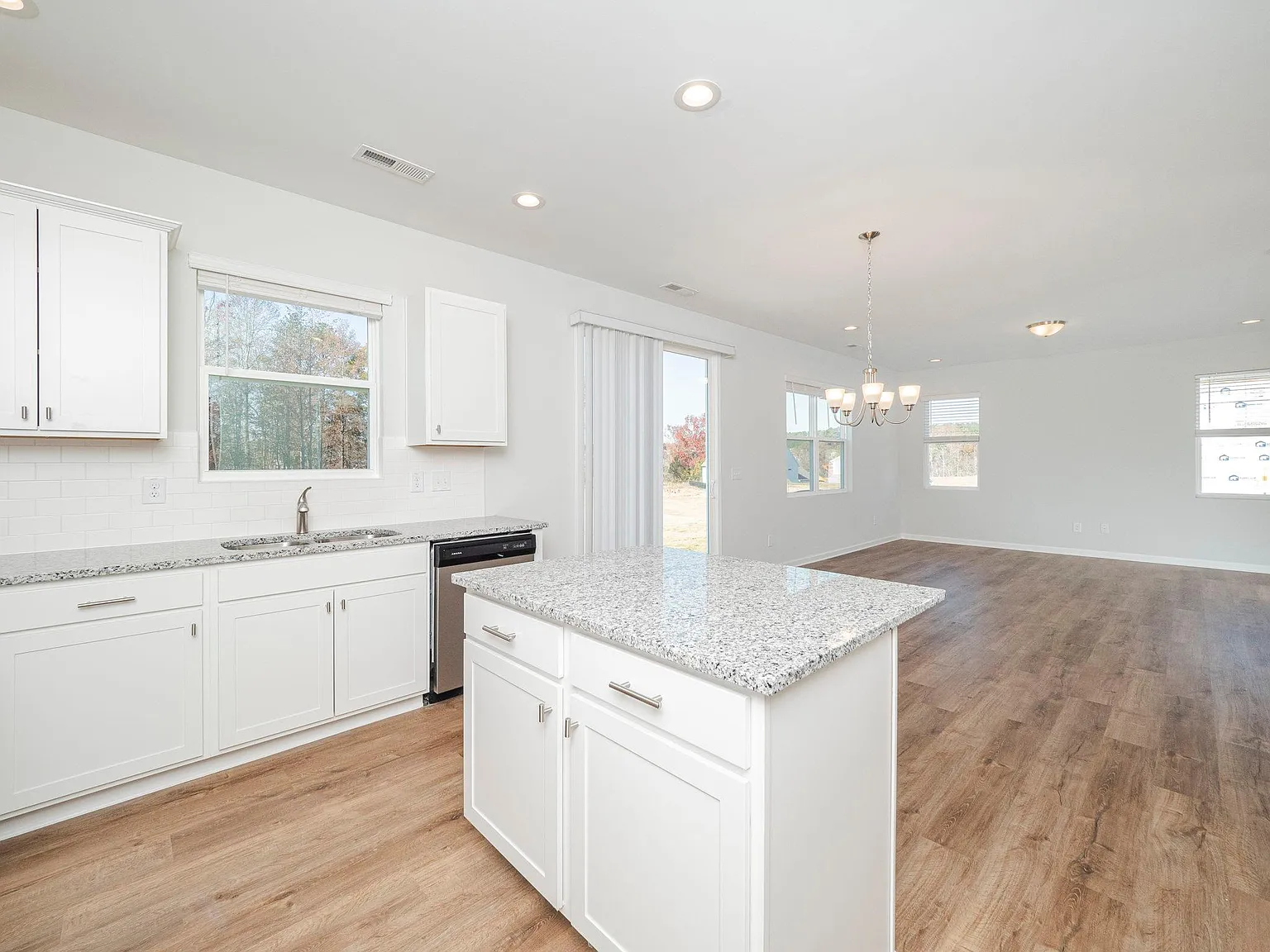 4 bed, 2.5 bath, 2029 sqft, $2,145 — Photo 4