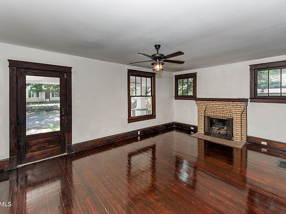 5th image of 2609 Barton St