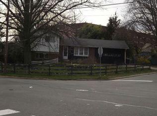 11009 Fairchester Dr, Fairfax, VA 22030