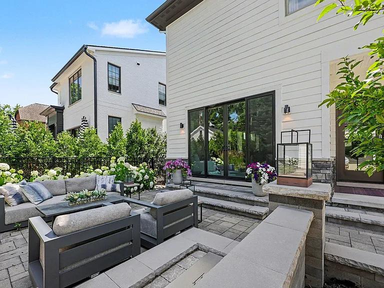 484 Park St — Photo 97