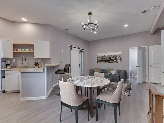 5th image of 551 Yandes St