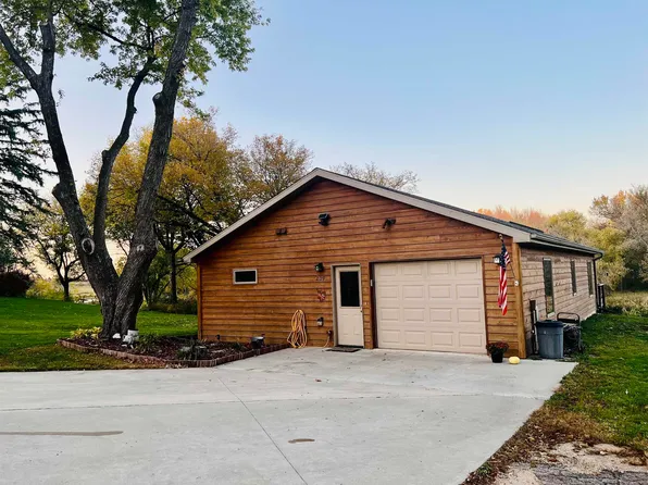 209 4th St NW, Rockford, IA 50468