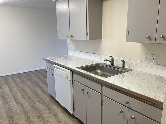 3rd image of 105 N 9th St #205