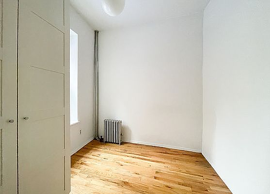 4th image of 179 Mulberry St APT 4