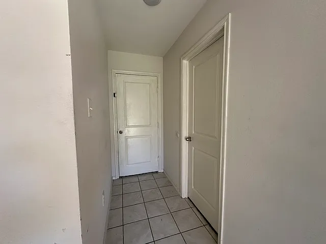 1202 Meadow Wood Ct — Photo 5