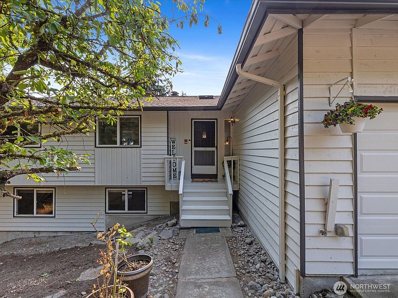 4th image of 10830 Lake View Drive