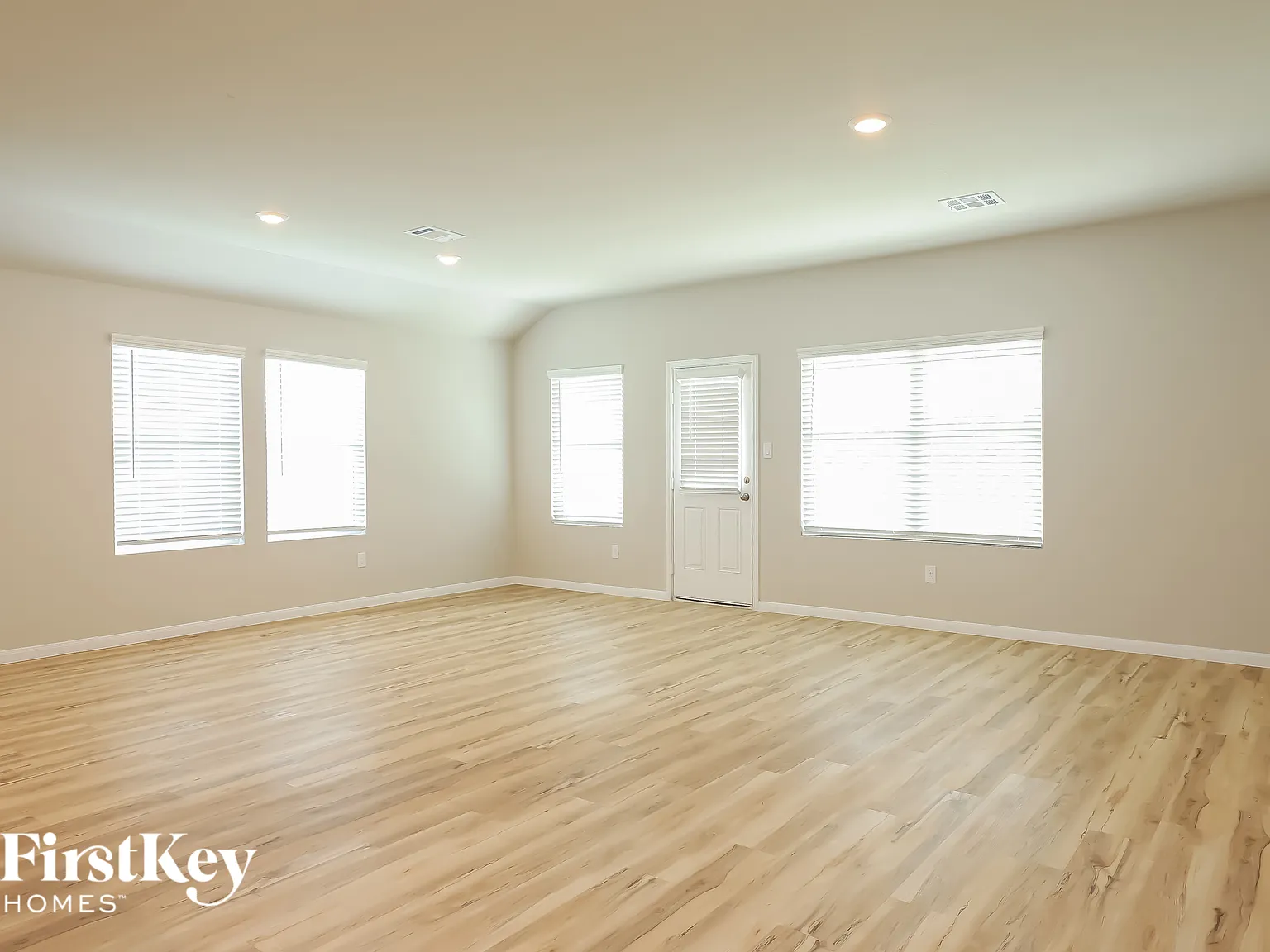 3 bed, 2.0 bath, 1675 sqft, $1,880 — Photo 3