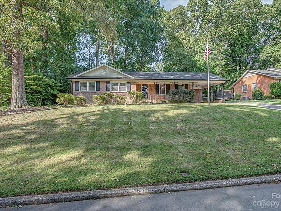 3rd image of 1021 Nottingham Dr