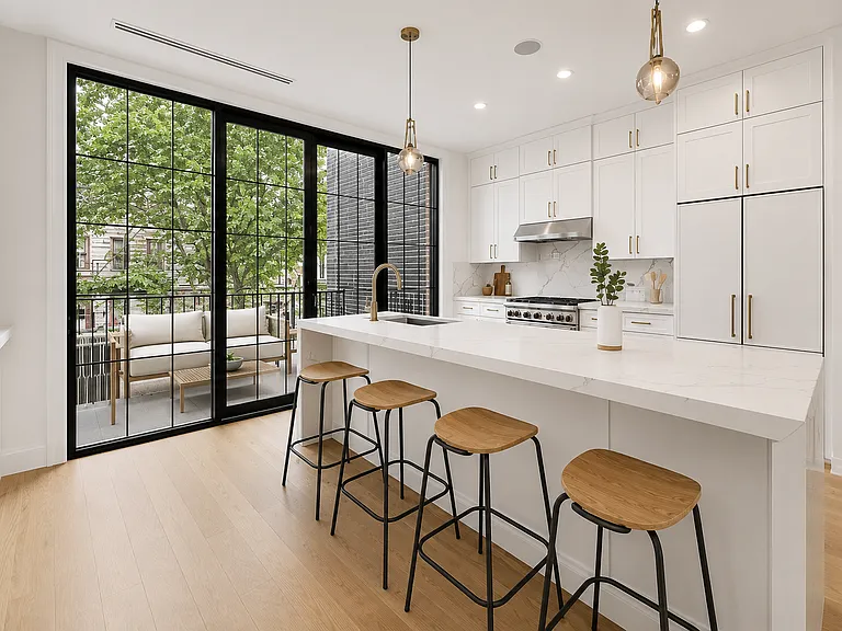 68 Linden St #2 — Photo 4
