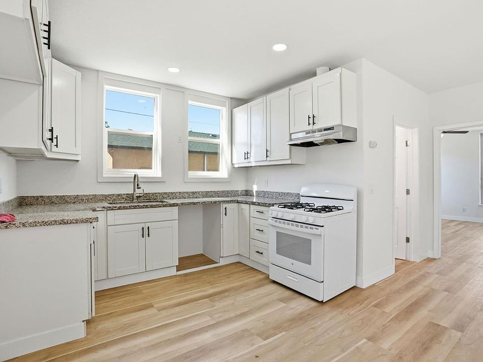 1st image of 345 S Pilgrim St