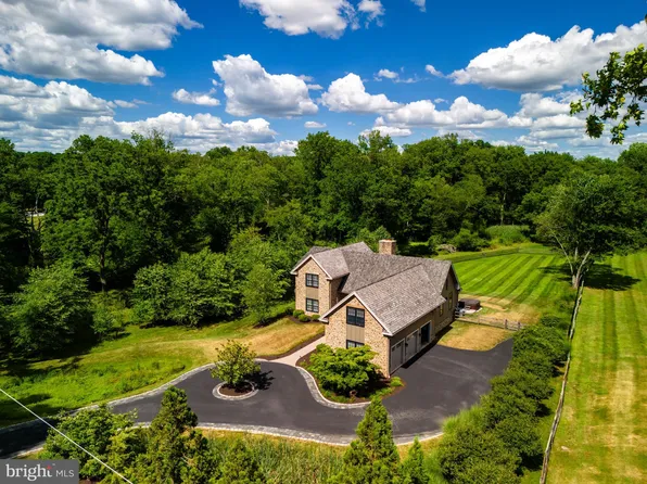 617 Sugartown Rd, Malvern, PA 19355