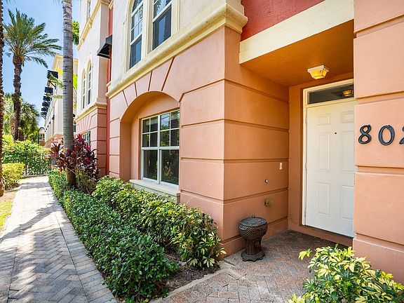 3rd image of 1033 NE 17th Way #802