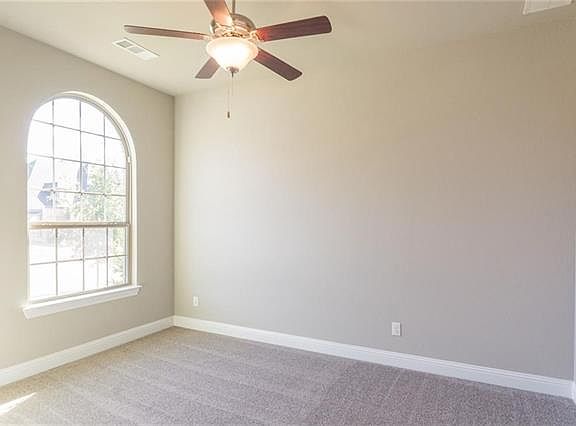 2nd image of 6301 Savannah Oak Trl