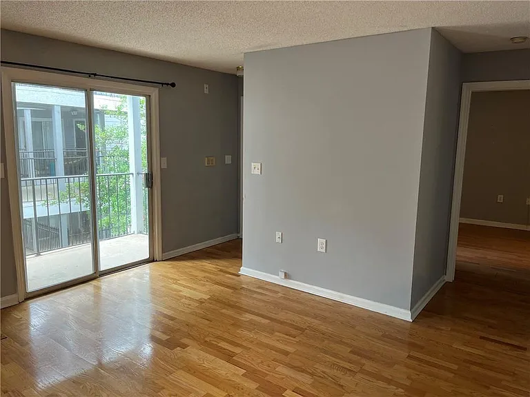612 Granville Ct — Photo 6