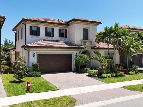 8970 Watercrest Cir W, Pompano Beach, FL 33076