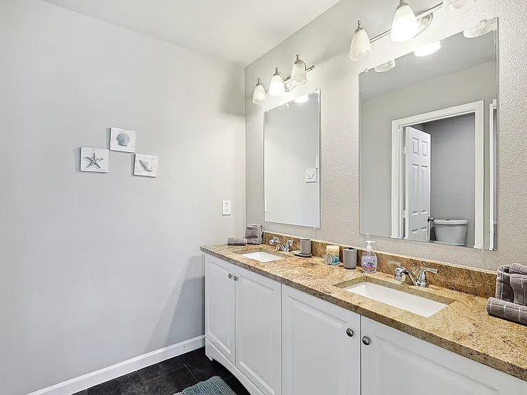 200 E Rogers St — Photo 18