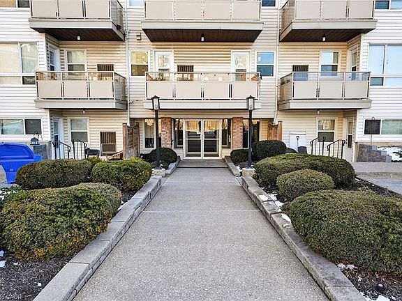 2nd image of 78 Roehampton Ave #416