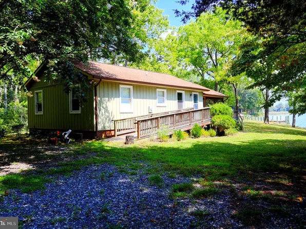 1026 Presley Creek Dr, Heathsville, VA 22473