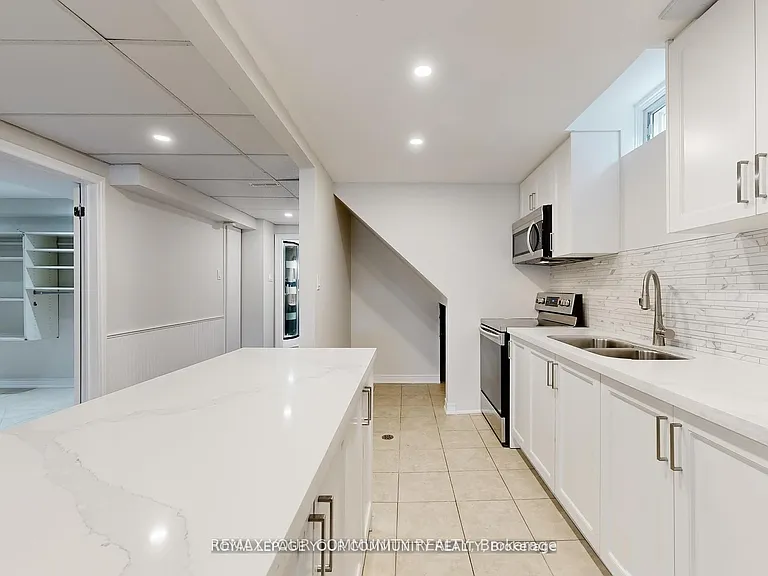52 Eleanor Cir #LOWER — Photo 16