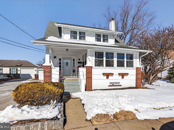 2nd image of 2832 Finley Ave