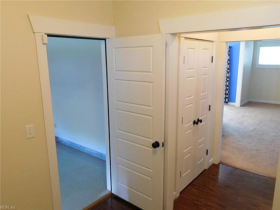 Door to Garage!