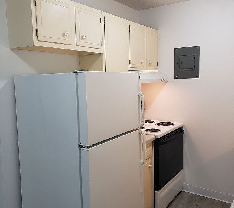 1st image of 611 11th St NE #20