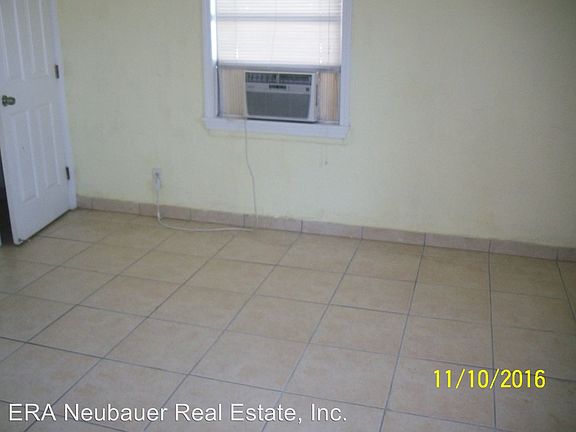 5th image of 400 Albatross St #B