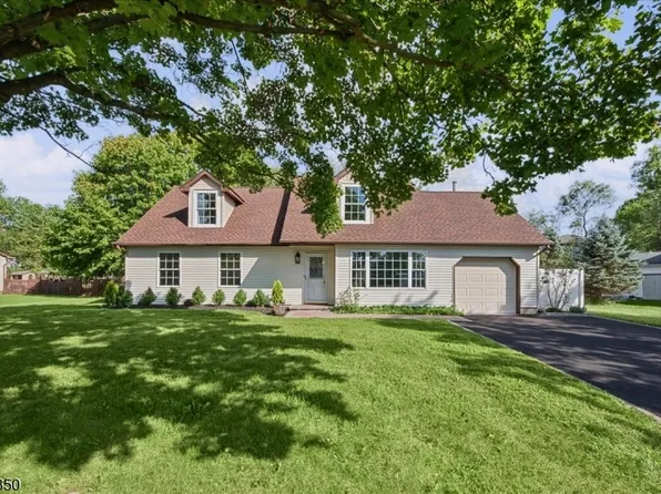 17 Londonderry Dr, Raritan Twp., NJ 08822